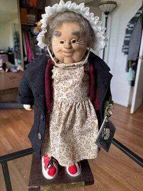 Vintage "The shopper" Handcrafted Grandma Doll